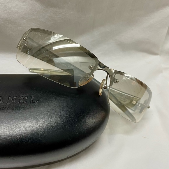 CHANEL Frameless sunglasses - Picture 3 of 7